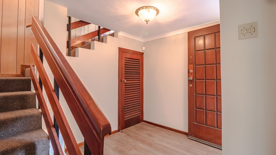 To Let 4 Bedroom Property for Rent in Gordons Bay Village Western Cape